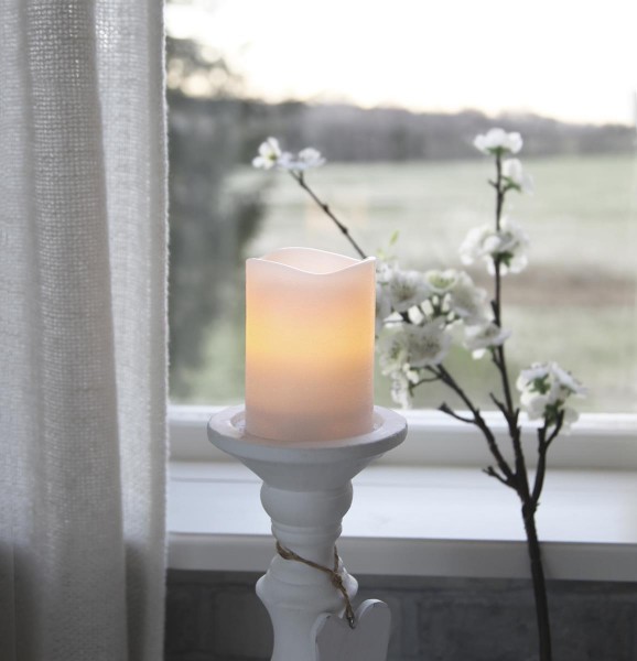 LED Kerze "May" - Echtwachs - flackernde LED - Timer - H: 10cm, D: 7,5cm - weiß